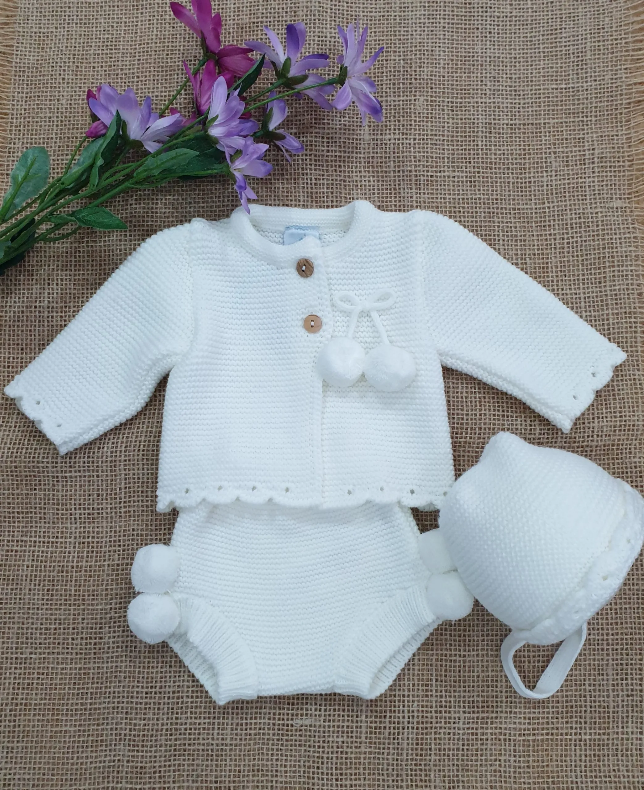 A Conjunto punto bebé con capota R091284 Crudo