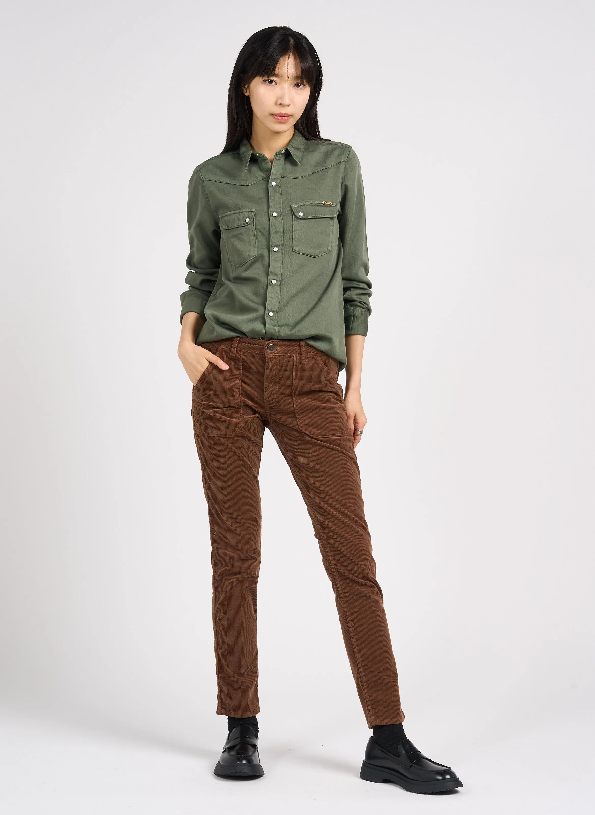 ACQUAVERDE PIERCE  PANTALóN SLIM DE PANA EN MARRON
