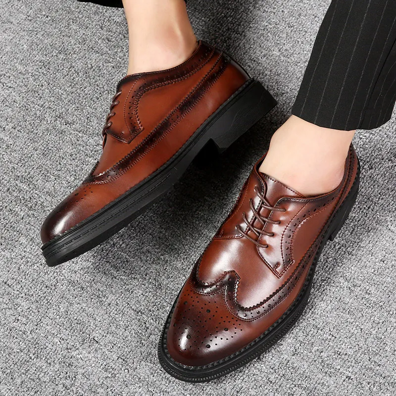 Diseñador de vestimenta de hombres de moda Brown Mens de cuero italiano Brogues Oxford Brogues Zapatos para hombres Mocasin