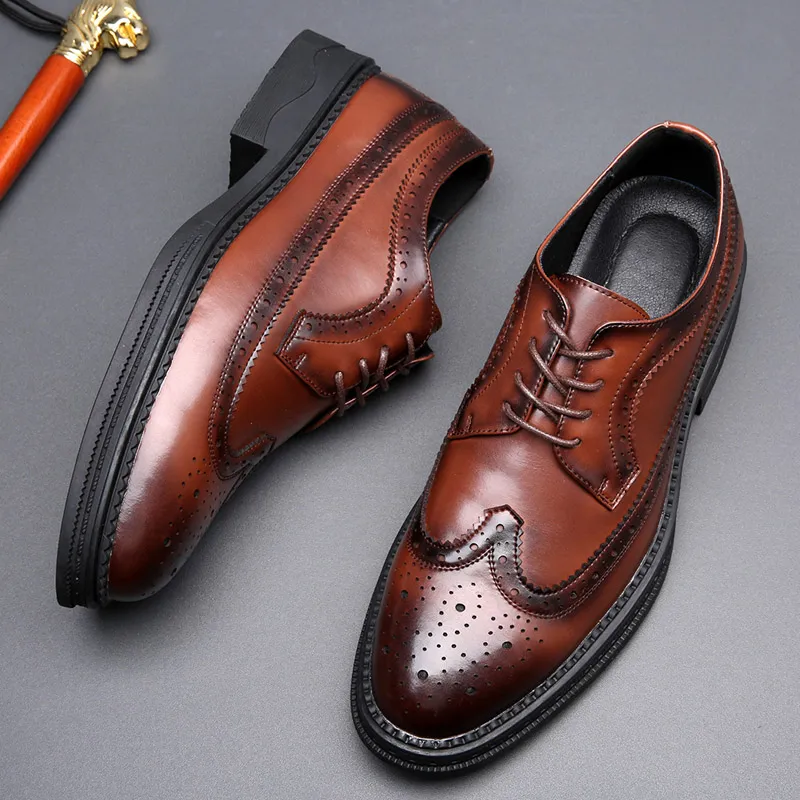 Diseñador de vestimenta de hombres de moda Brown Mens de cuero italiano Brogues Oxford Brogues Zapatos para hombres Mocasin
