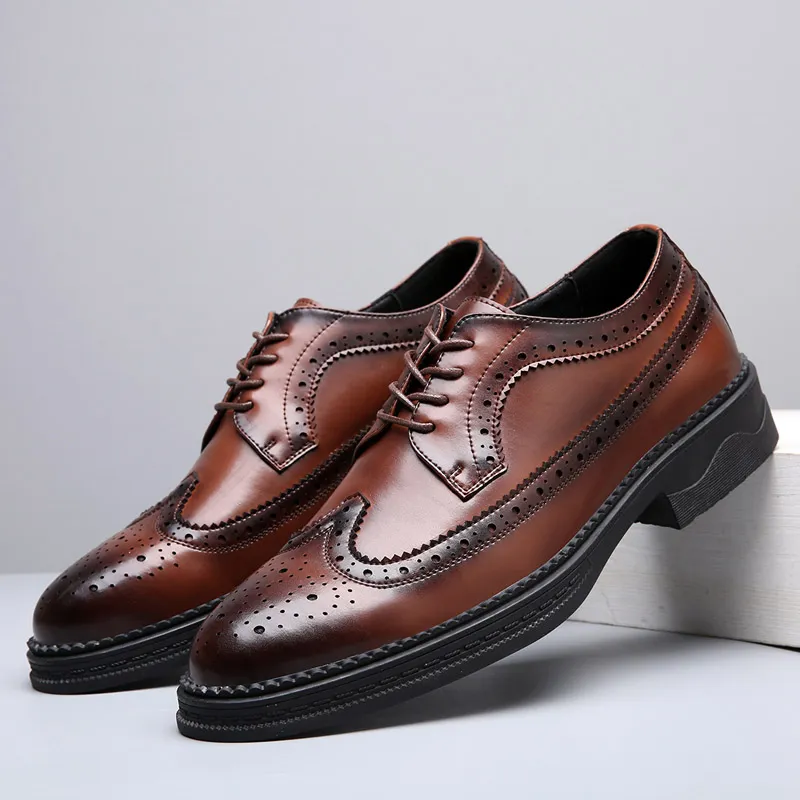 Diseñador de vestimenta de hombres de moda Brown Mens de cuero italiano Brogues Oxford Brogues Zapatos para hombres Mocasin