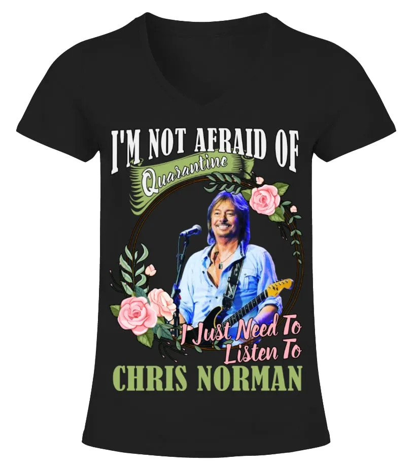 I'M NOT AFRAID OF QUARANTINE I JUST NEED TO LISTEN TO CHRIS NORMAN Camiseta cuello pico Mujer