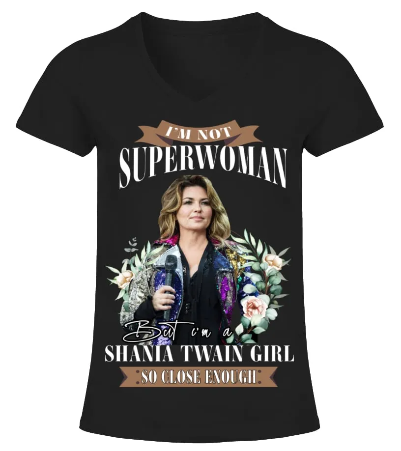 I'M NOT SUPERWOMAN BUT I'M A SHANIA TWAIN GIRL SO CLOSE ENOUGH Camiseta cuello pico Mujer