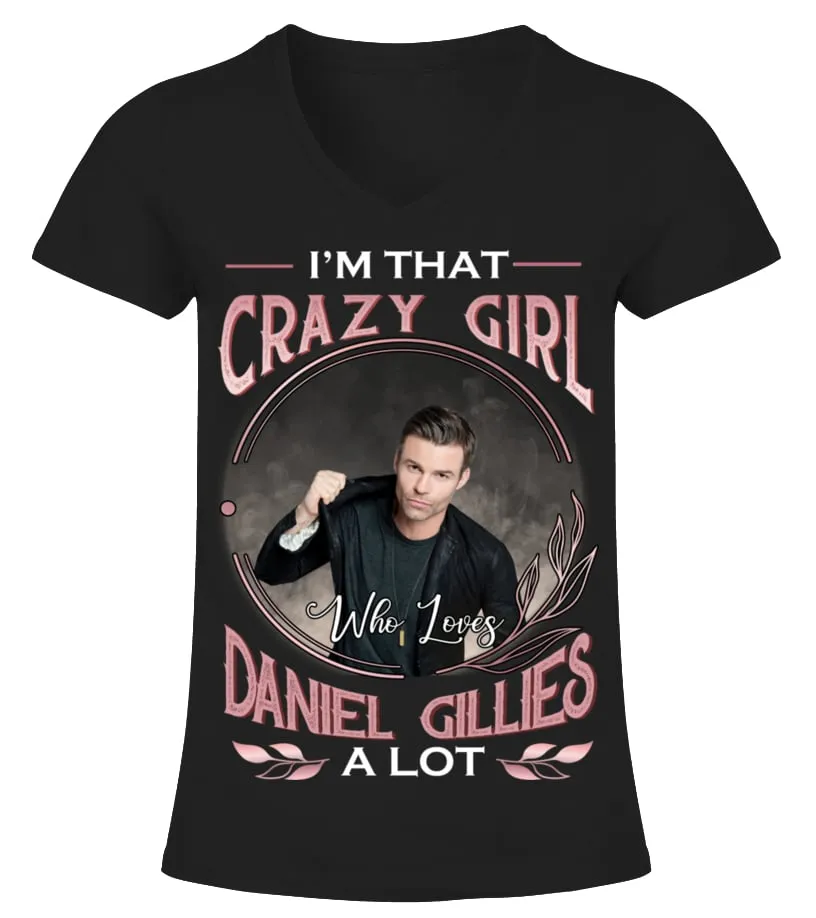 I'M THAT CRAZY GIRL WHO LOVES DANIEL GILLIES A LOT Camiseta cuello pico Mujer