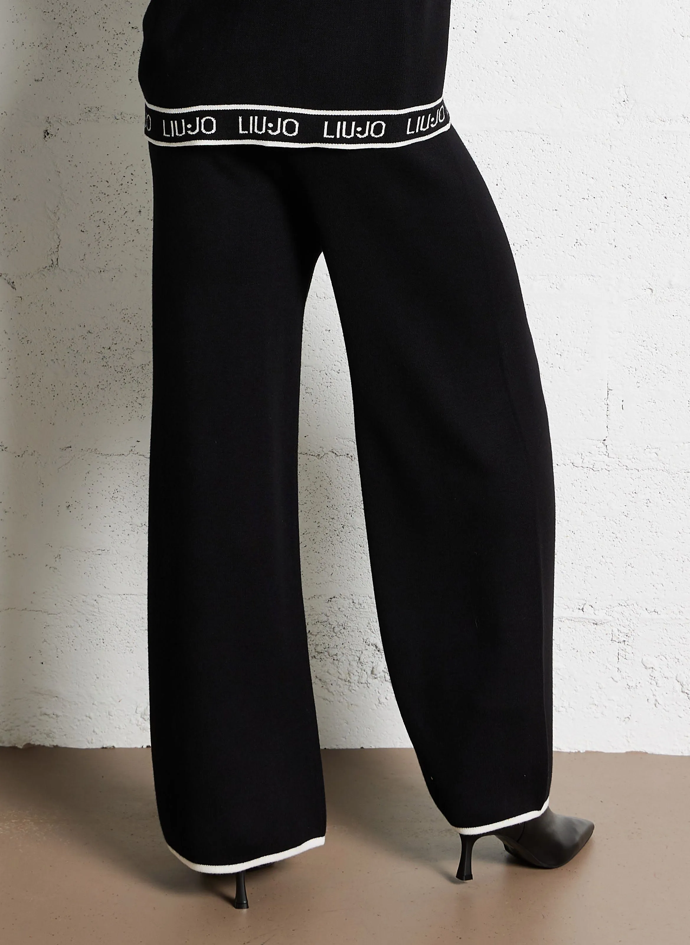 LIU JO Pantalón ancho en negro