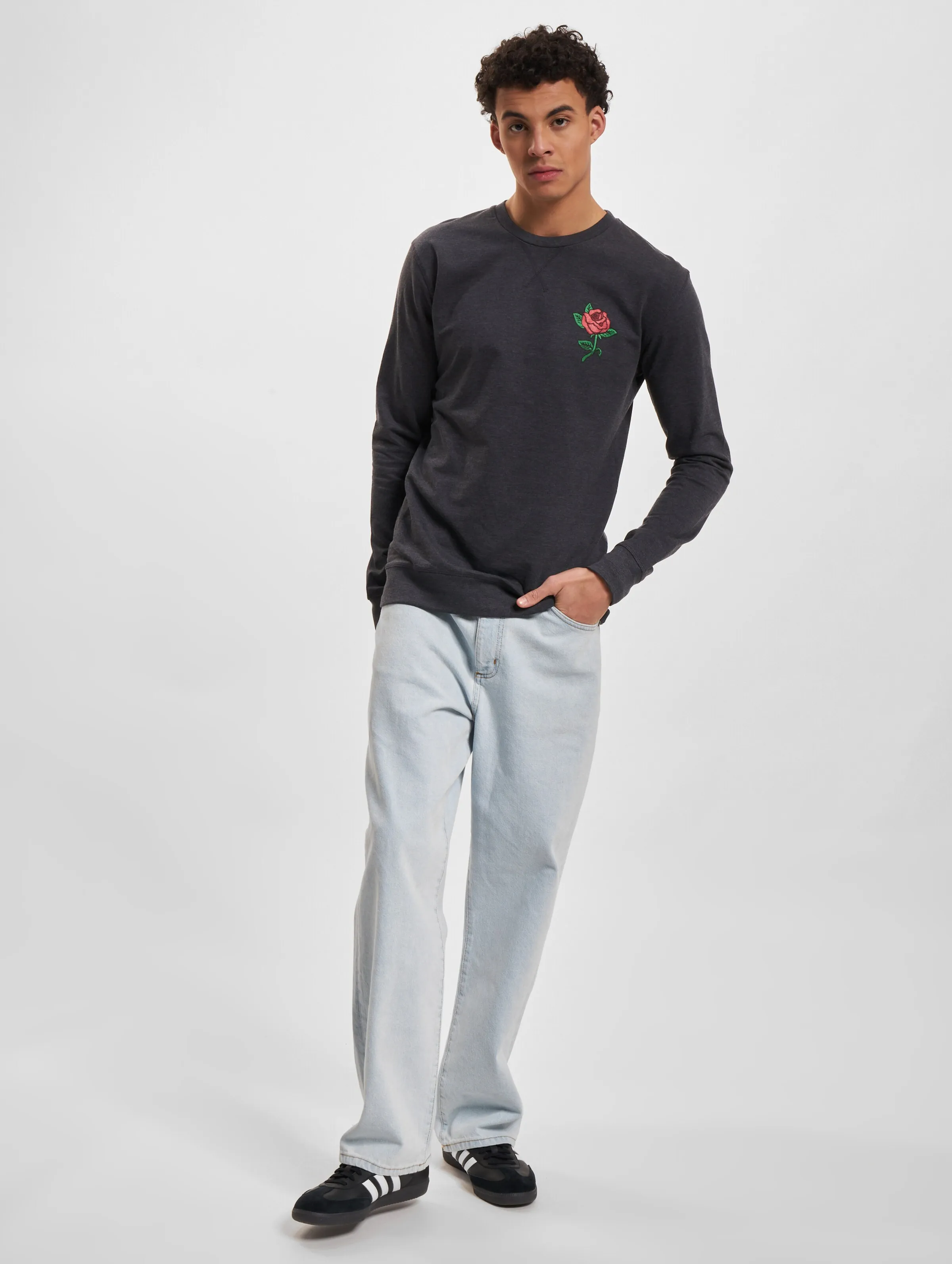 Mister Tee Rose Crewneck
