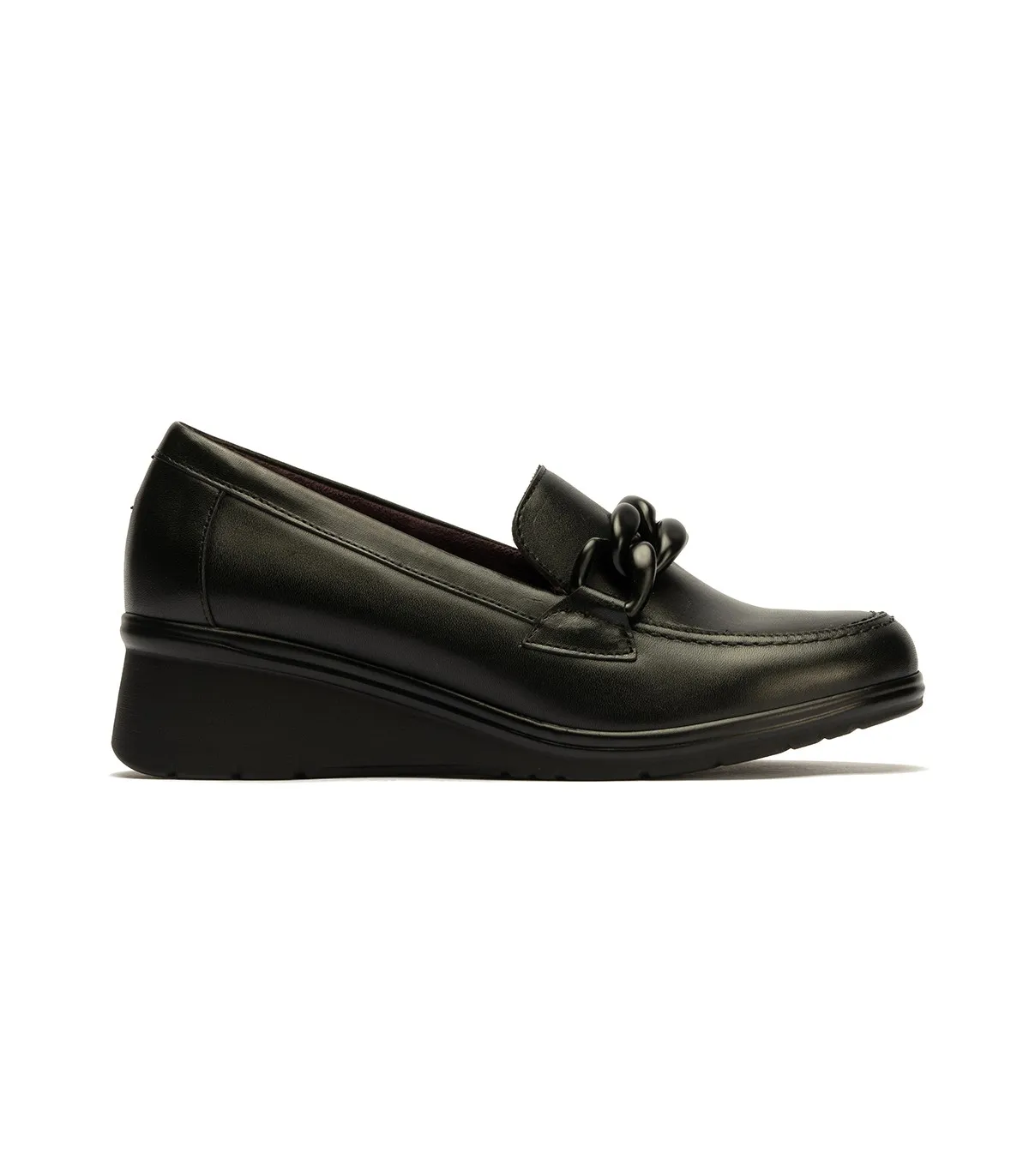 Mocasín de cuña con cadena en color negro