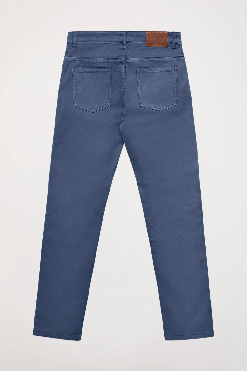 Pantalón azul denim de cinco bolsillos con logo bordado