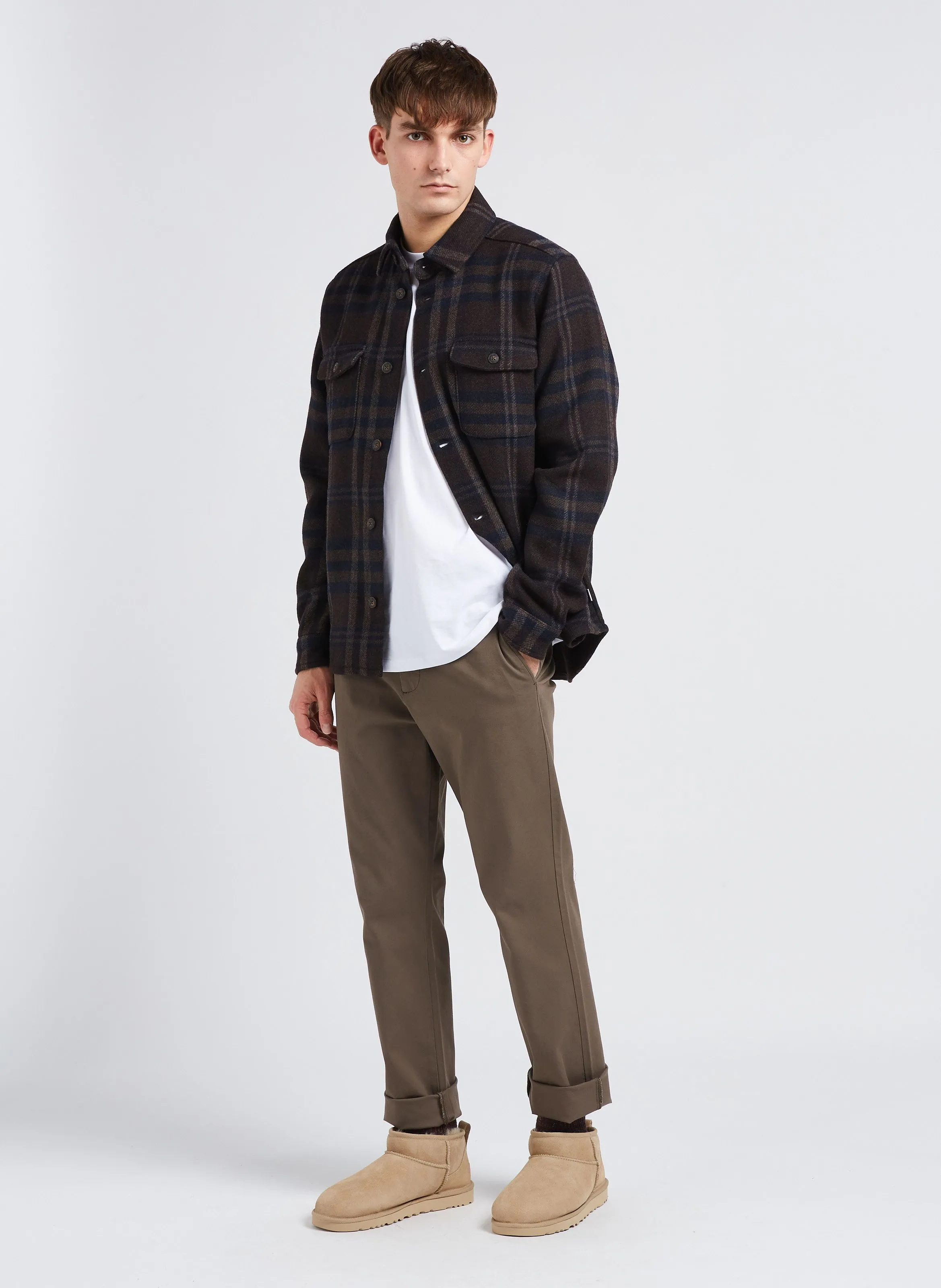 Pantalón chino slim fit de algodón elástico en caqui