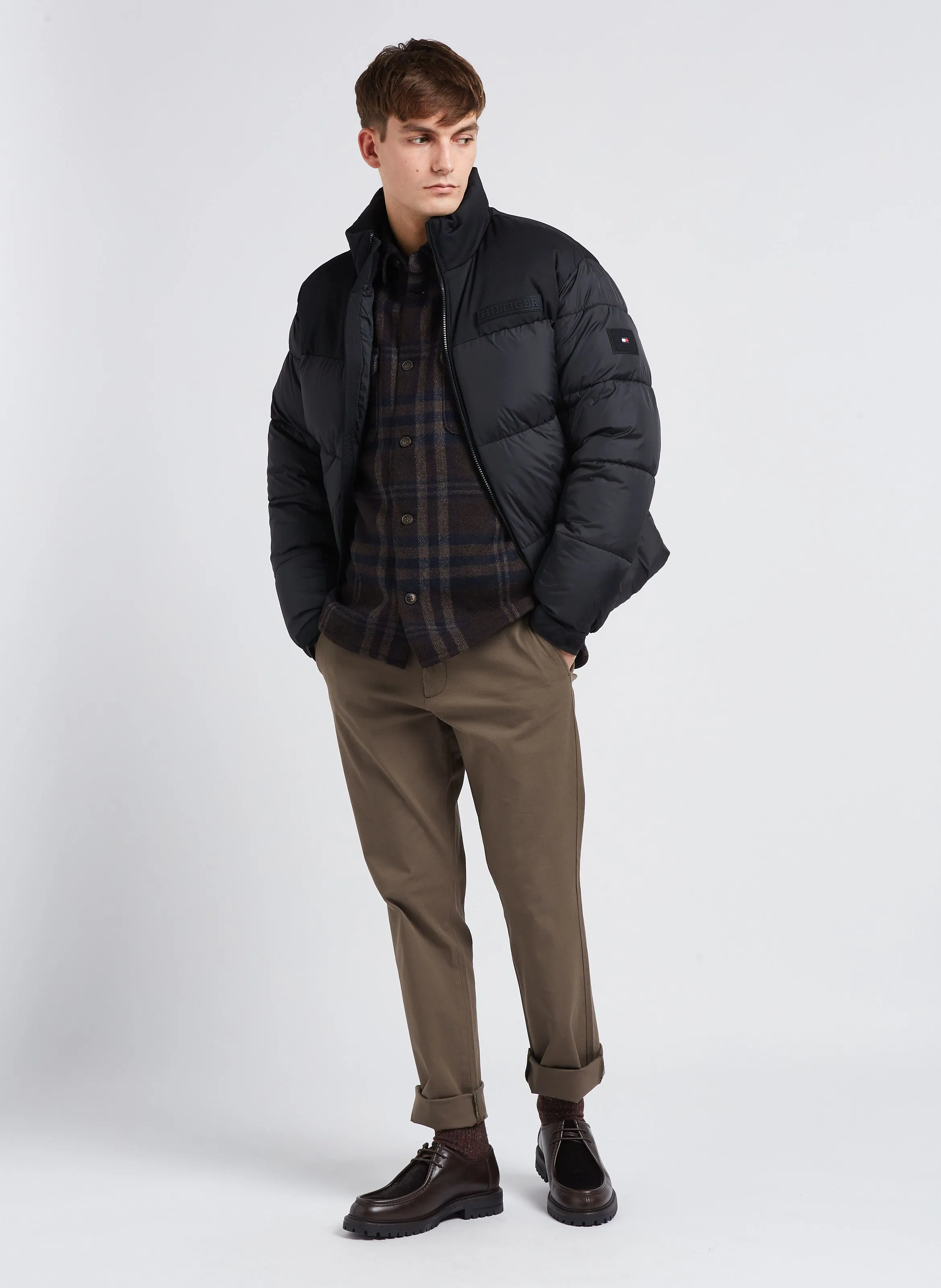 Pantalón chino slim fit de algodón elástico en caqui
