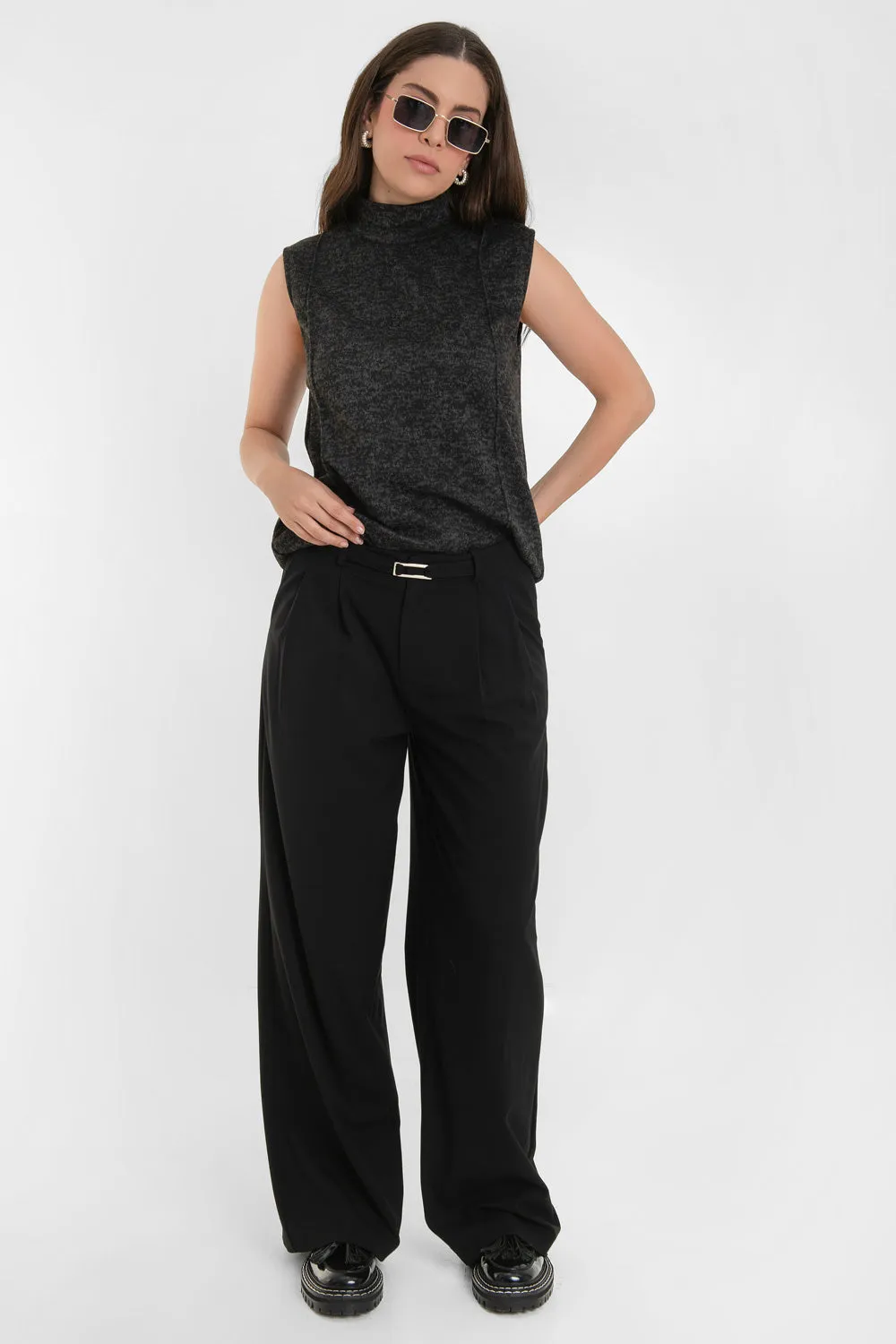 Pantalón de fit wide leg cinturón con hebilla
