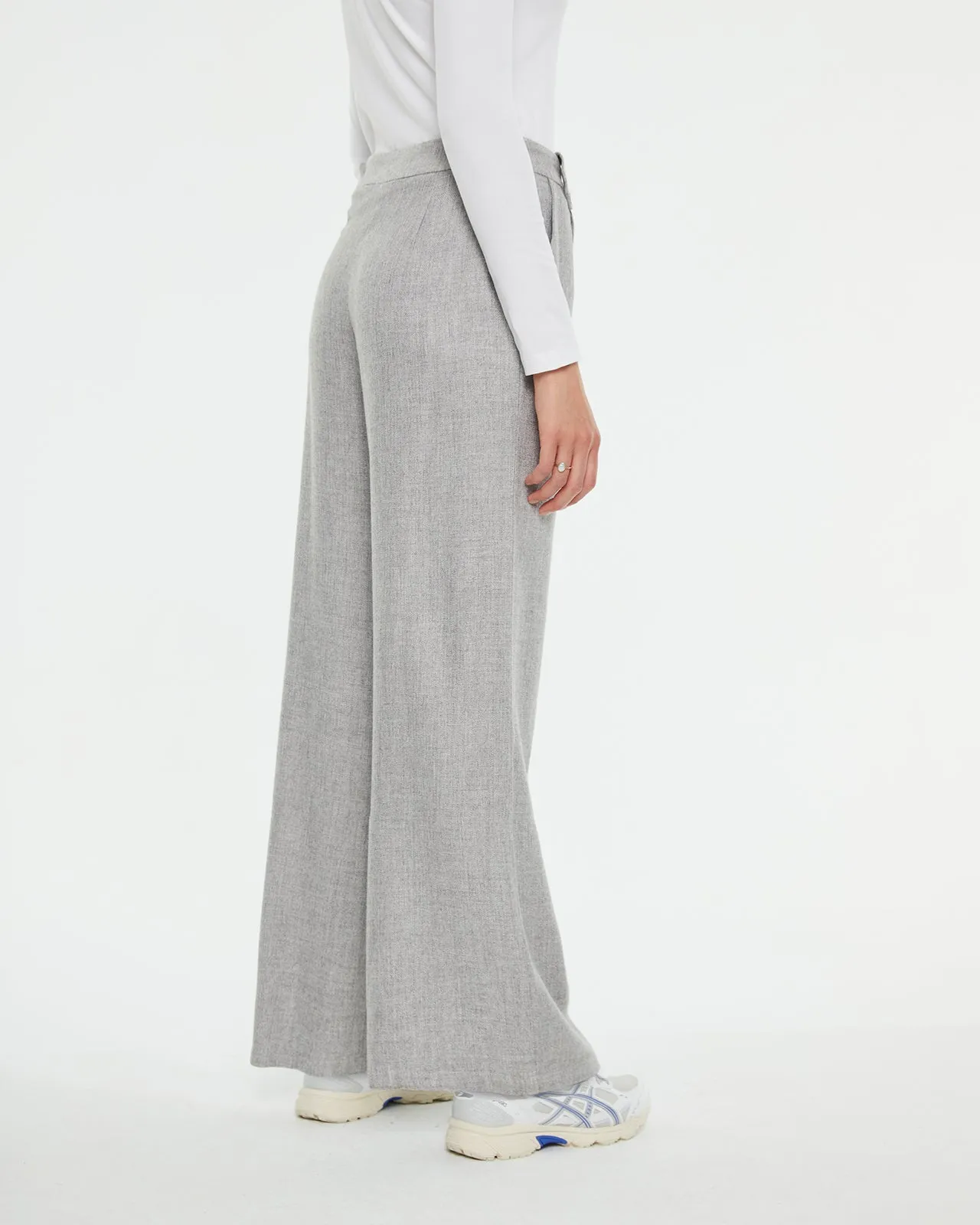 Pantalón largo relaxed fit pliegues en delantero