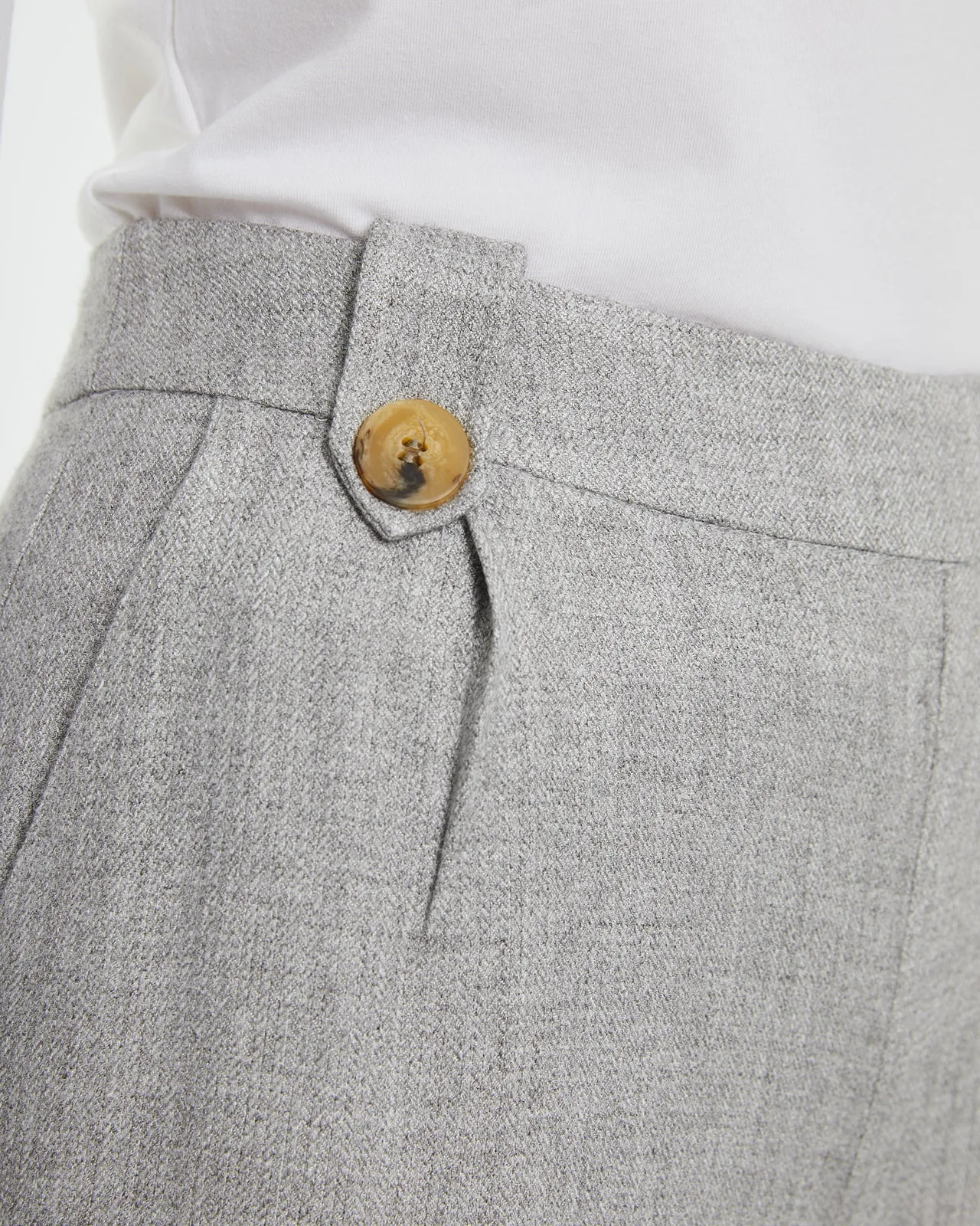 Pantalón largo relaxed fit pliegues en delantero