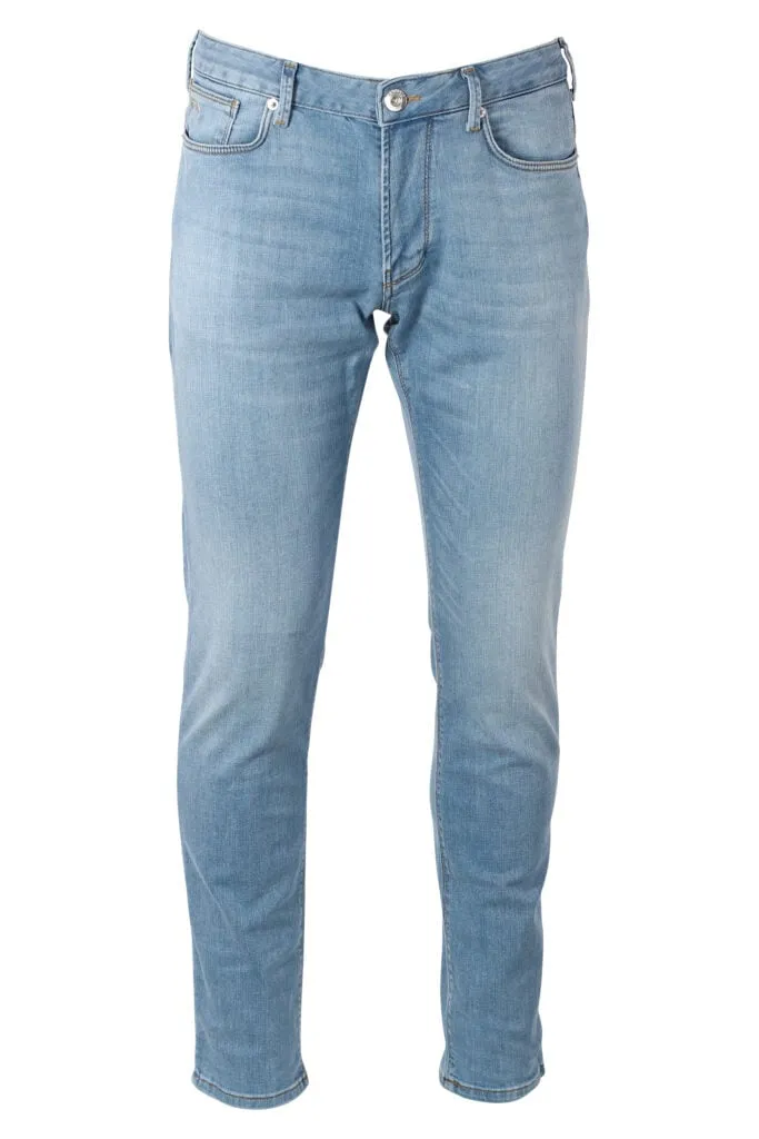 Pantalón vaquero azul claro con minilogo metal