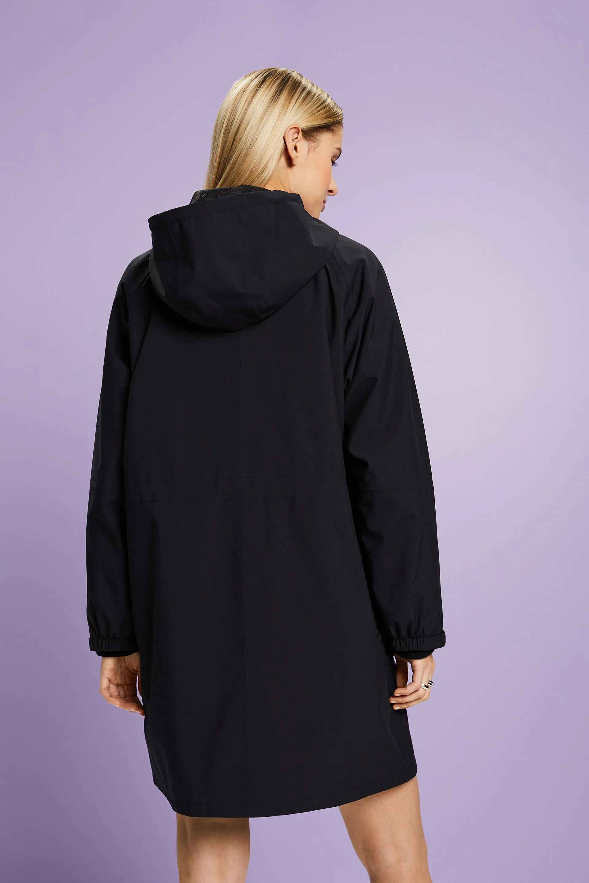 Parka funcional con capucha