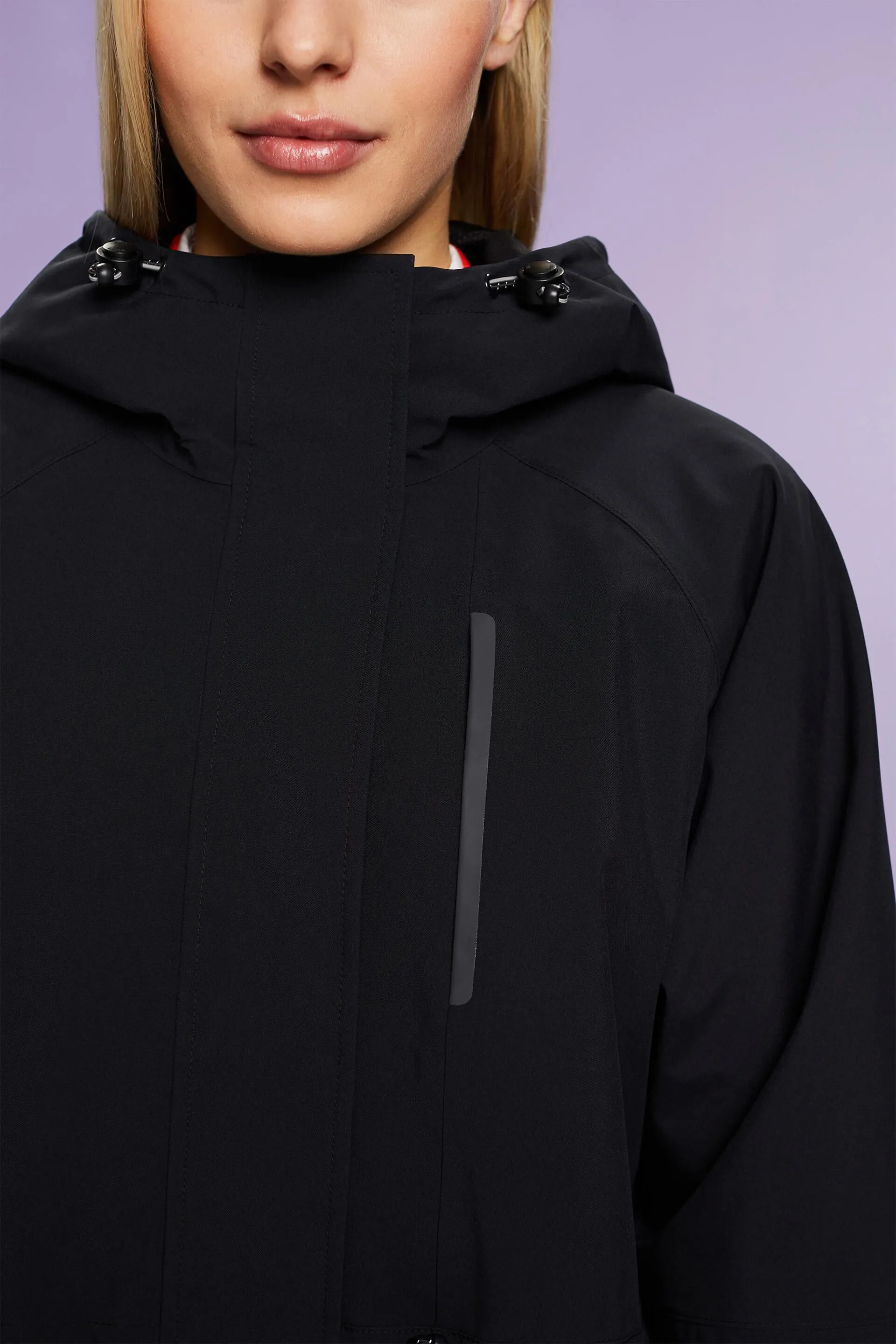 Parka funcional con capucha