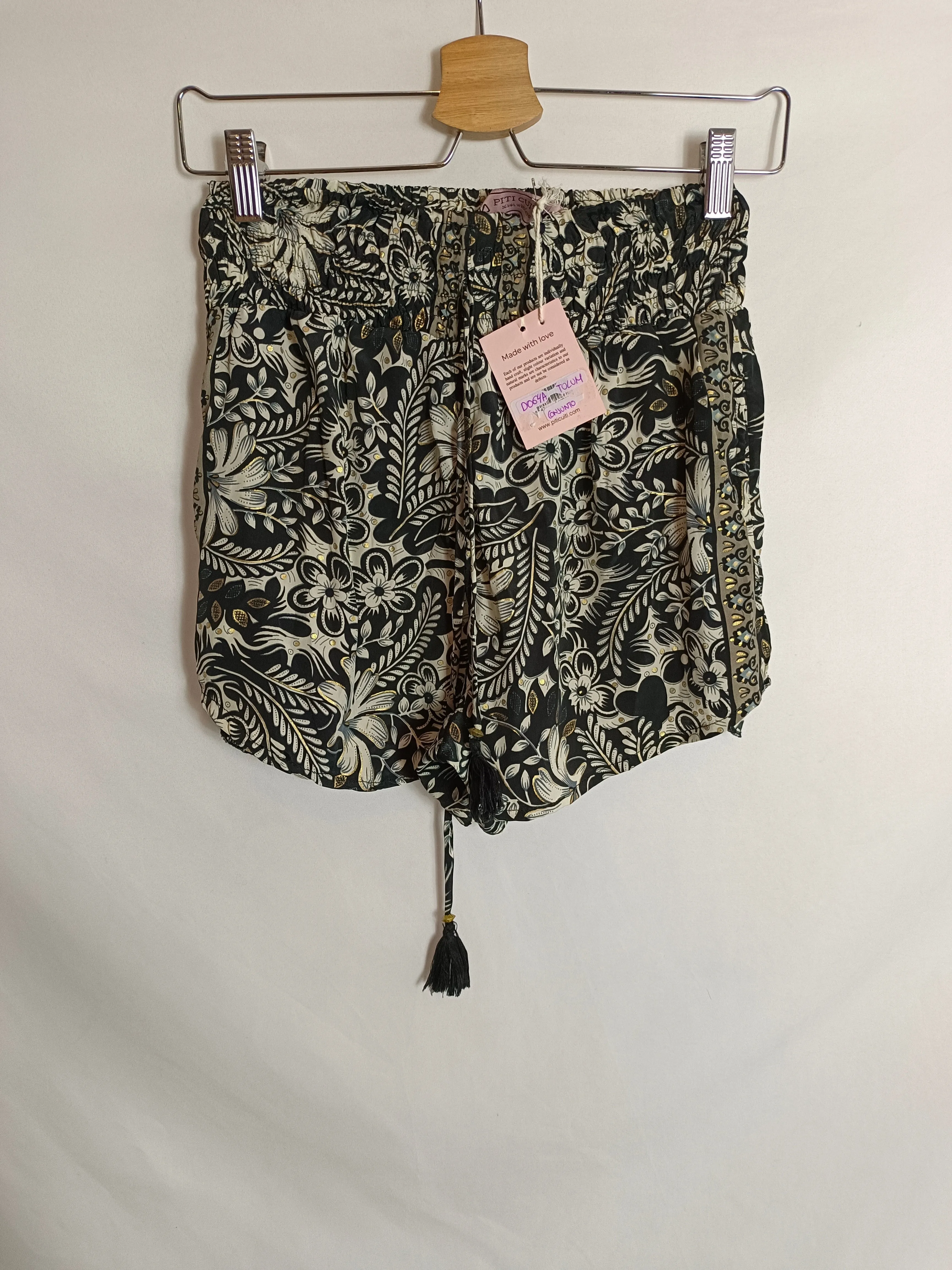 PETIT CUITI. total look Kimono y pantalón negro flores tu(m)