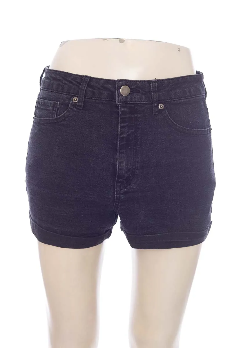 SHORT COLOR NEGRO  FOREVER 21