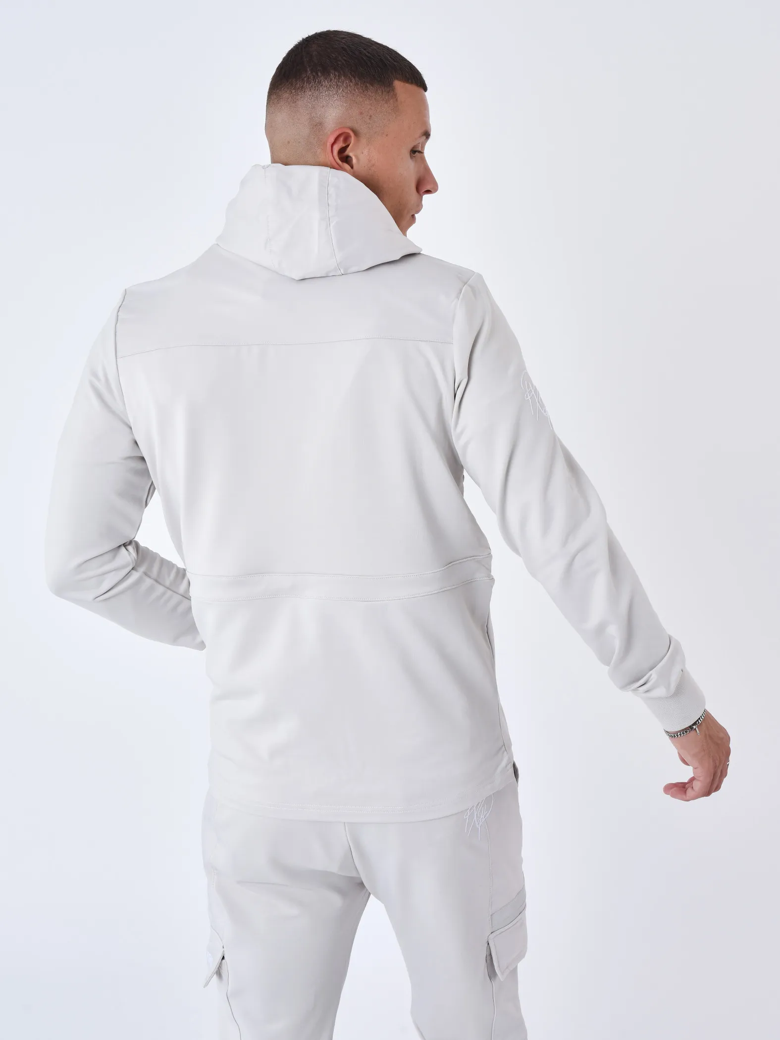 Sudadera con capucha cortaviento