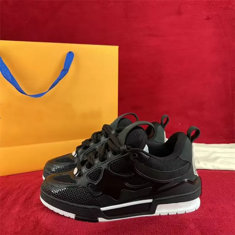 Zapatillas de skate blancas y beige, diseñadores de lujo populares, zapatos para hombre, suela de goma, zapatillas bajas de algo